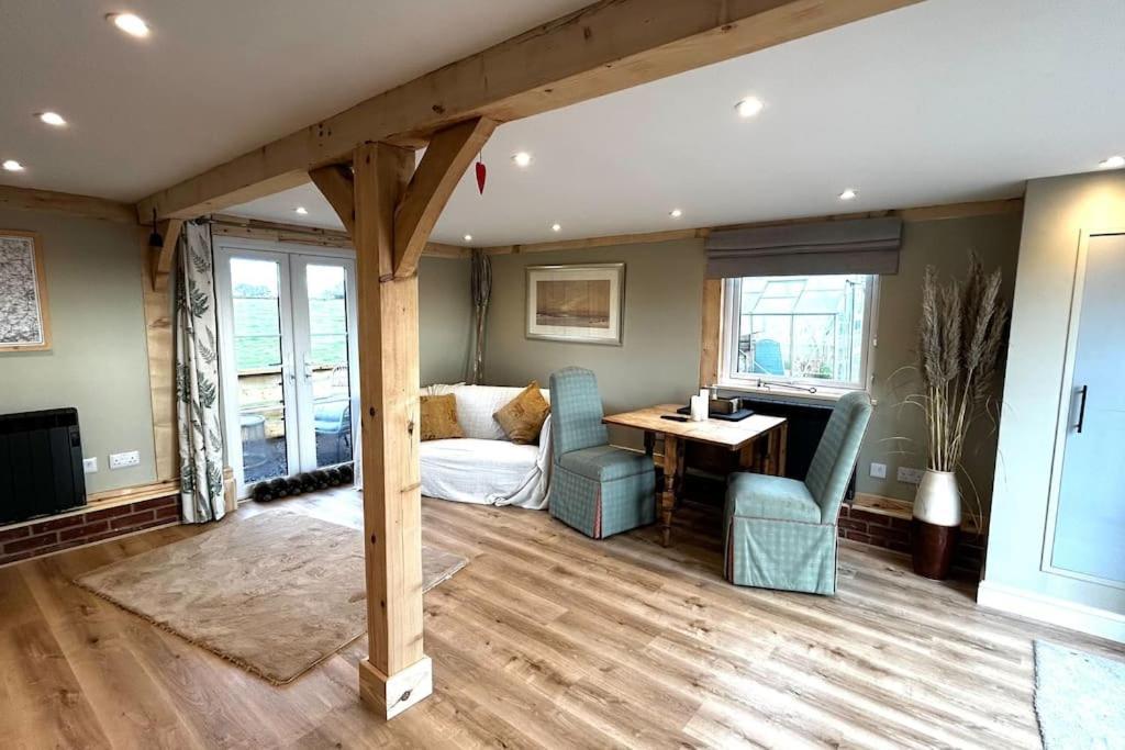 The Old Workshop - A Cosy Country Retreat Villa Gloucester Eksteriør bilde