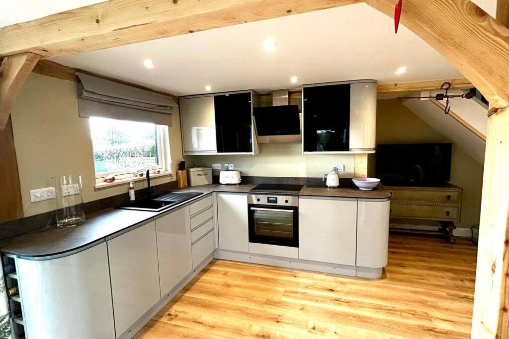 The Old Workshop - A Cosy Country Retreat Villa Gloucester Eksteriør bilde